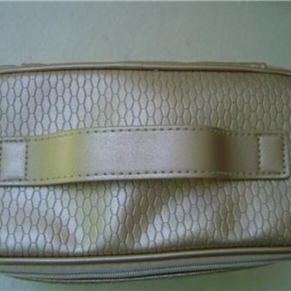 NEW AUTHENTIC BVLGARI PARFUMS GOLD SMALL TRAVEL VANITY CASE NWOT'S - Picture 6 of 10